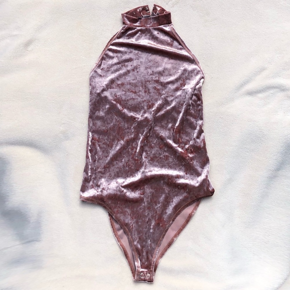 ▪️Final Sale 2/5▪️ Forever 21 Velvet Halter Bodysuit